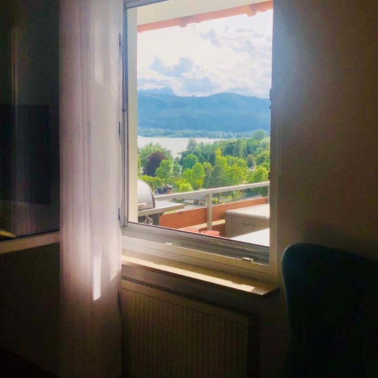 Große Ferienwohnung mit Seeblick nahe Wörthersee Ideal für Familien & Gruppen - Deluxe Apartment mit 3 Schlafzimmern, Terrasse und Seeblick - 15