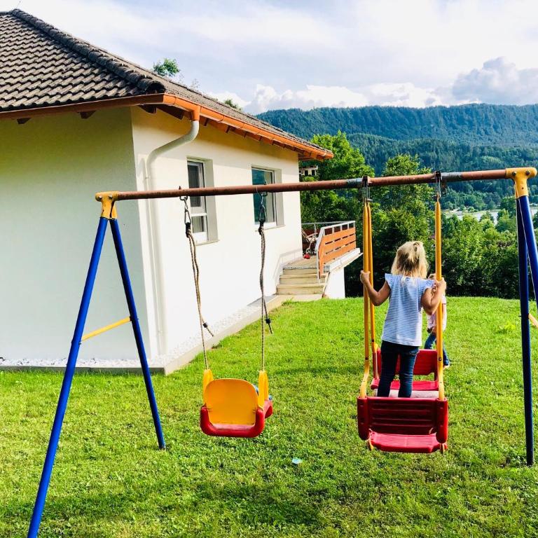 Große Ferienwohnung mit Seeblick nahe Wörthersee Ideal für Familien & Gruppen - Deluxe Apartment mit 3 Schlafzimmern, Terrasse und Seeblick - 12
