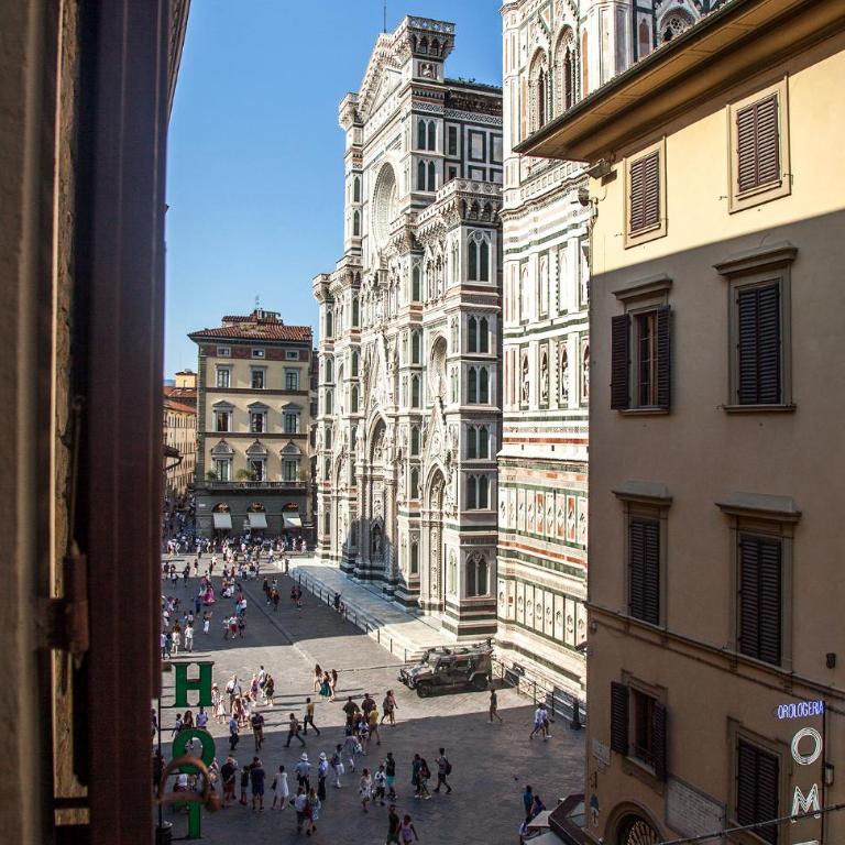 Hotel Costantini - Camera Matrimoniale con Vista Laterale Duomo - 12