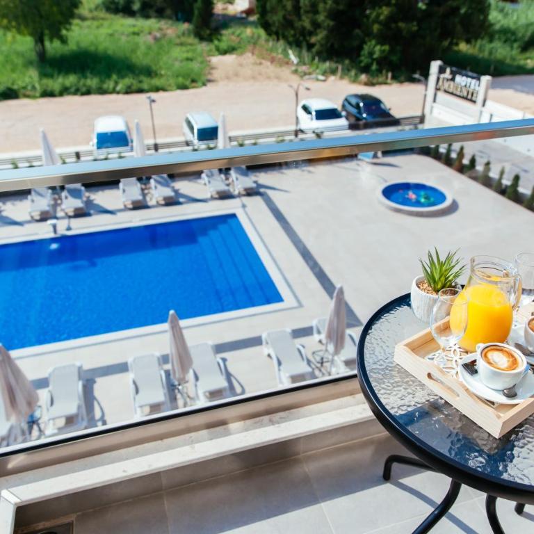 Hotel Ambiente Ulcinj - Trokrevetna Soba sa Balkonom - 1