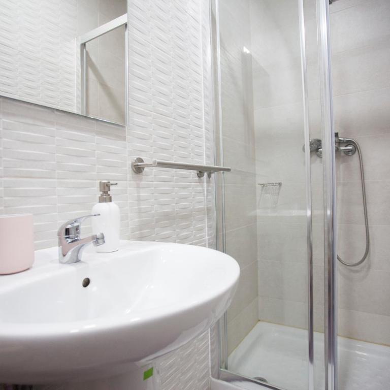 Grand Via House - Suite with Balcony - 15