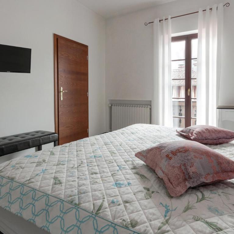 Gasthof Höhenrain - 5-bed room with mountain view - 4