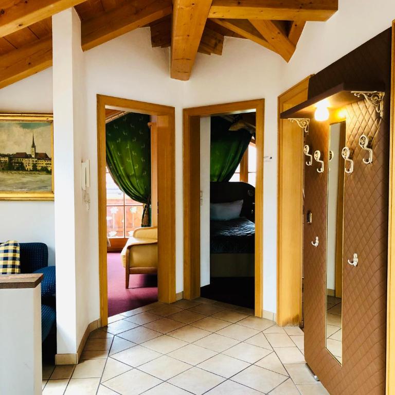 Golden GaPa Penthouse 1 - Deluxe Two-Bedroom Apartment with Mountain View - 17