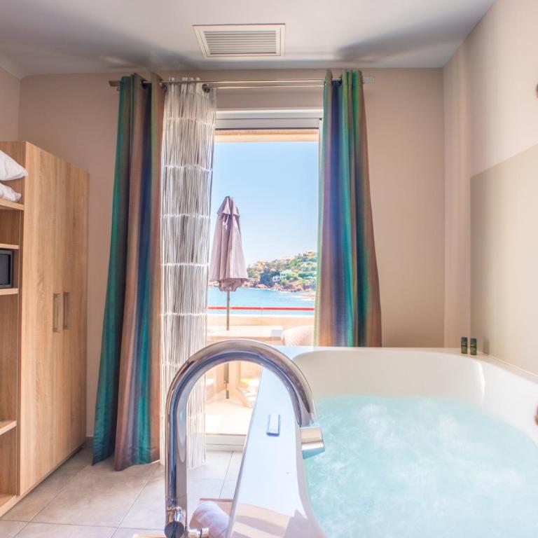 Hôtel et Appart Hôtel Les Flots Bleus - Appartement 1 Chambre Deluxe - Vue sur Mer - 2