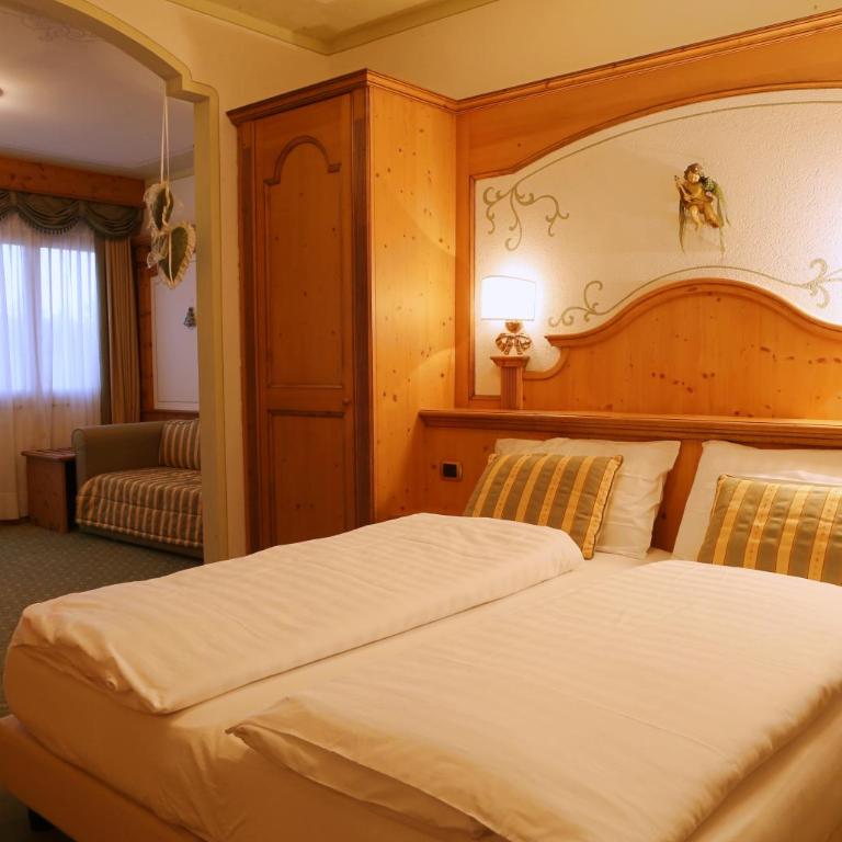 Hotel Belvedere Srl - Superior Family Room with Balcony - 4
