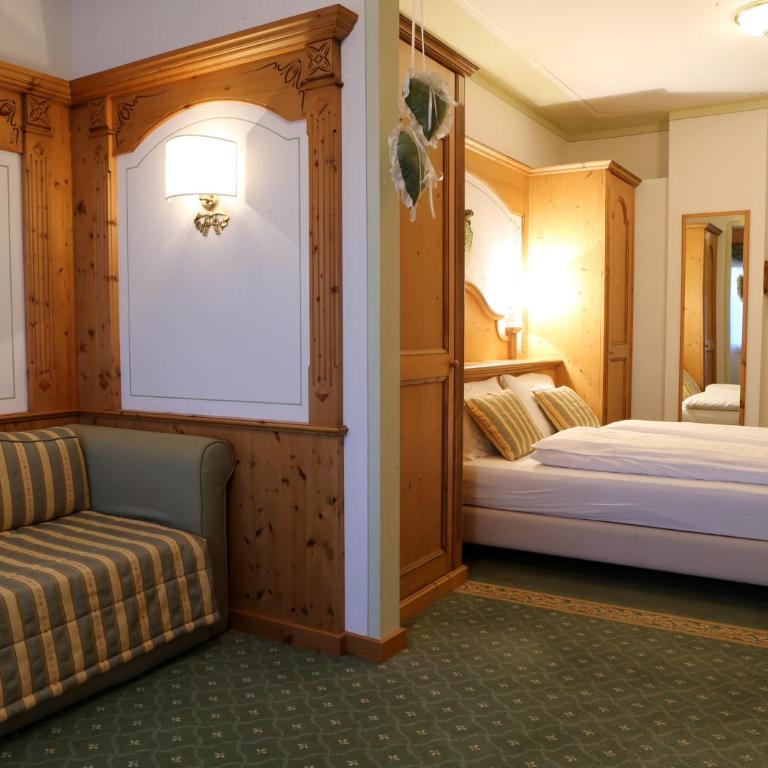 Hotel Belvedere Srl - Superior Family Room with Balcony - 3