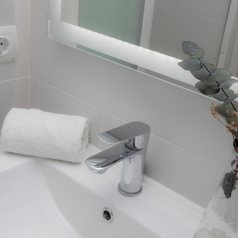 SingularStays Seu Catedral - Two-Bedroom Apartment - 14