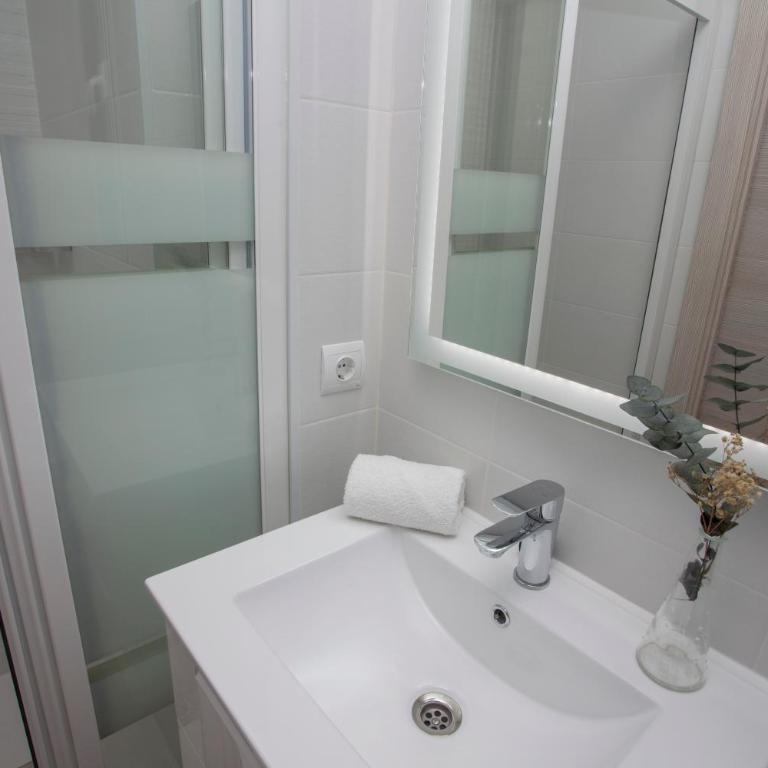 SingularStays Seu Catedral - Two-Bedroom Apartment - 16