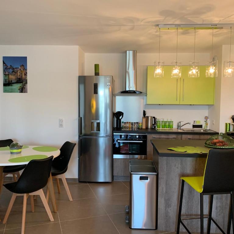RAYAN 4 étoiles - Proche Lac & Vieille Ville, Garage Privé, Secteur recherché - Apartamento de 1 dormitorio - 3