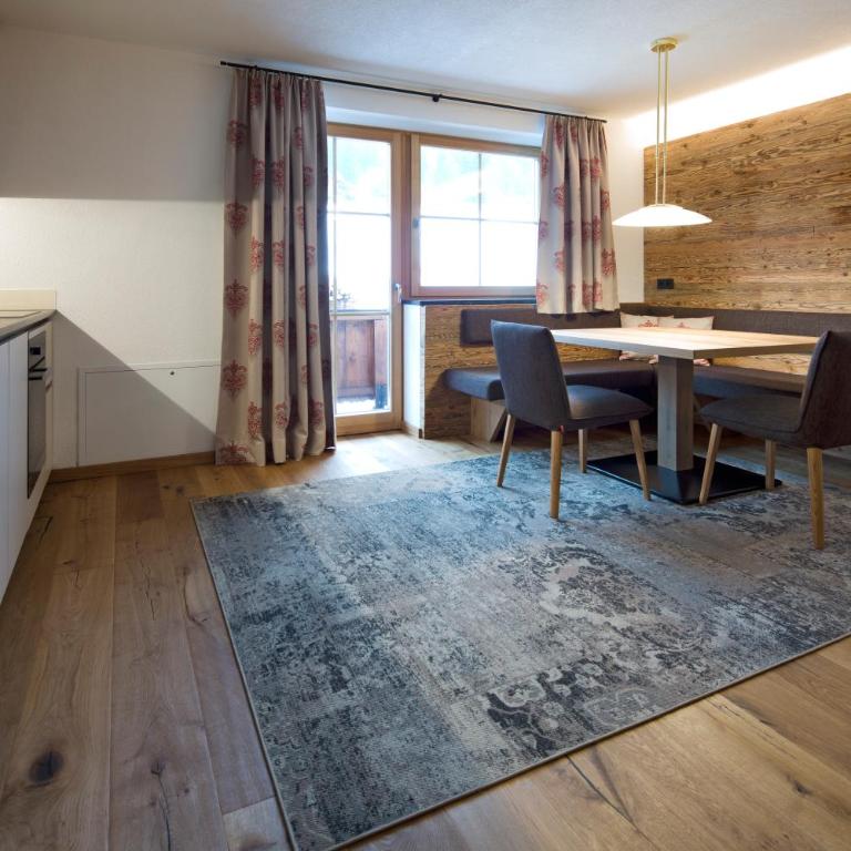 Blattlhof - Two-Bedroom Apartment - 12