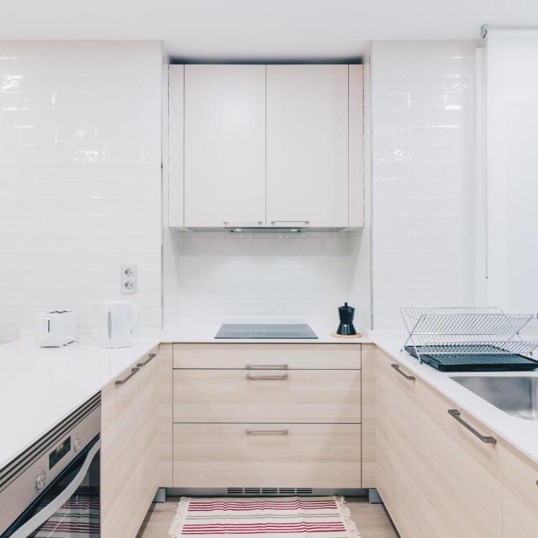 Amalur apartment by People Rentals - Three-Bedroom Apartment - 9