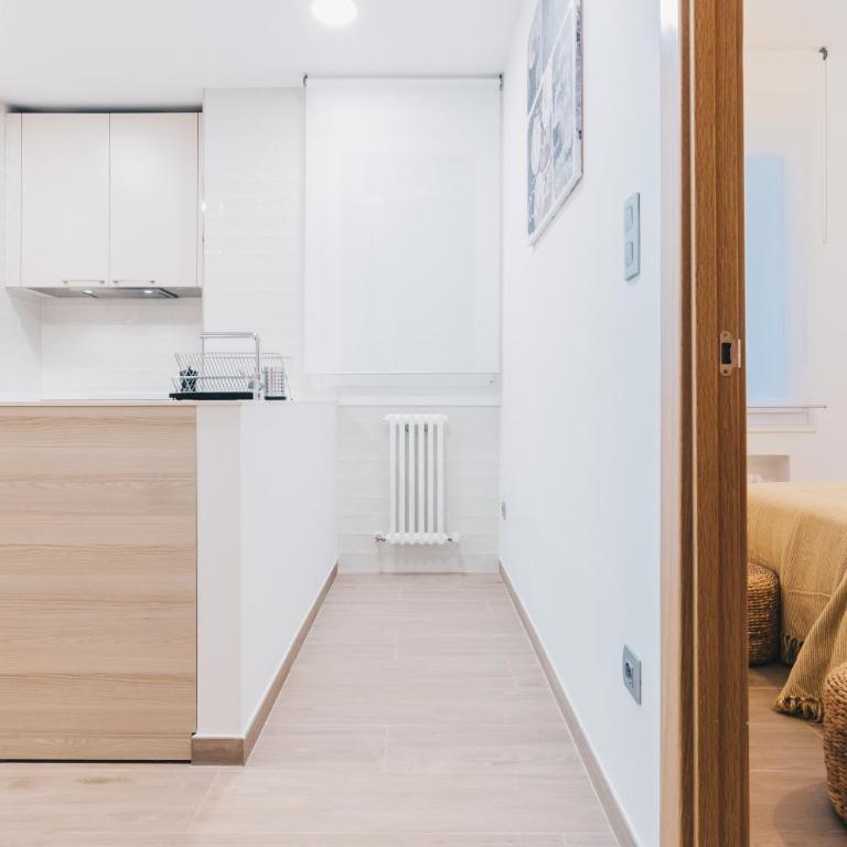 Amalur apartment by People Rentals - Three-Bedroom Apartment - 13