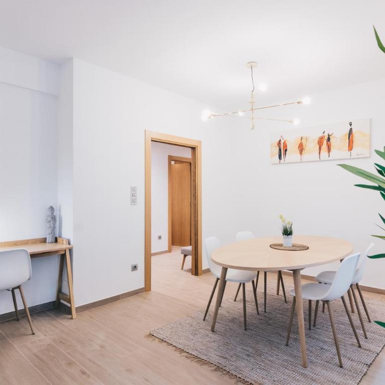 Amalur apartment by People Rentals - Three-Bedroom Apartment - 17