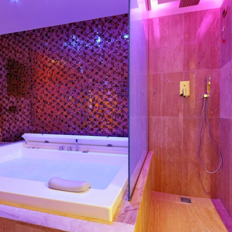 Spanish Diamond Luxury Suites & Jacuzzi - Suite Deluxe con Vasca Idromassaggio - 18