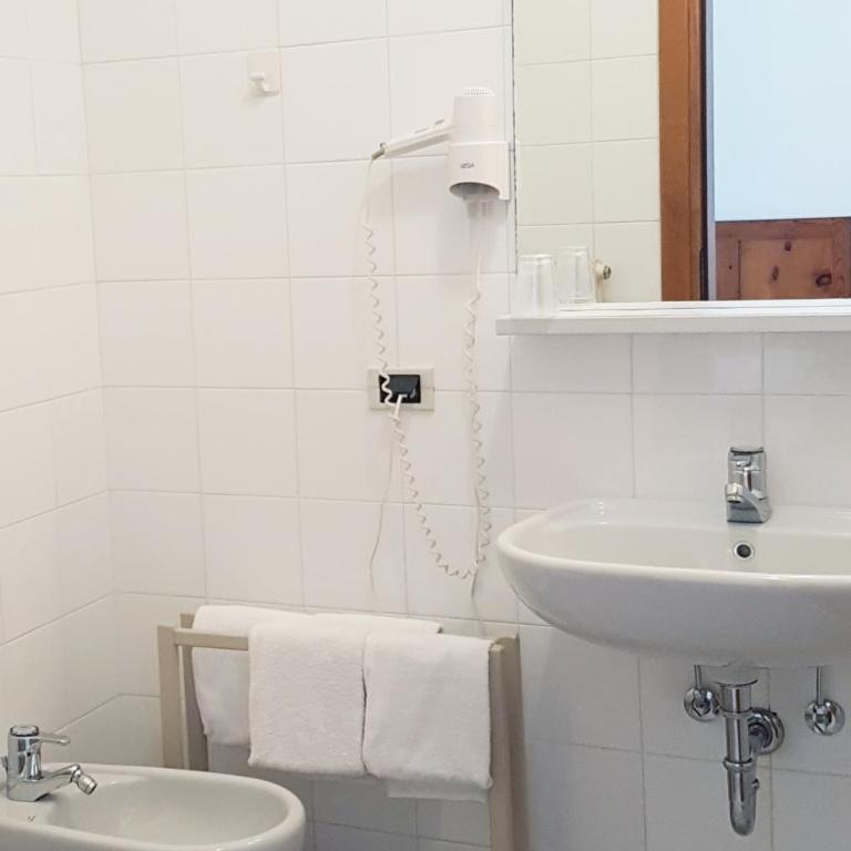 Casa Sandra Bertolini - Camera Doppia con Letti Singoli con Bagno Privato - 2