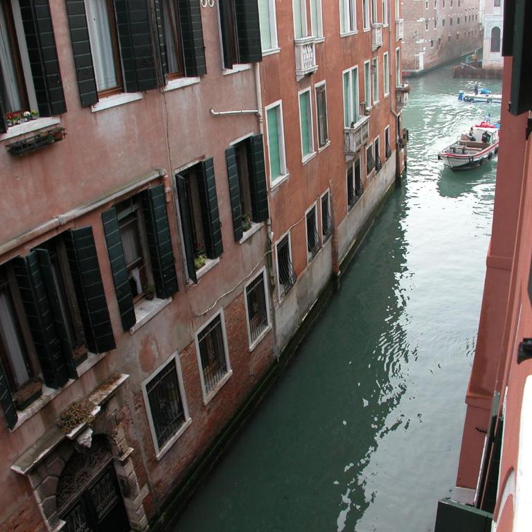 Guesthouse Ca' San Marcuola 2 - Camera Matrimoniale con Vista Canale - 8