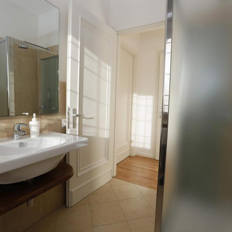 Pisacane61 B&B - Camera Matrimoniale con Bagno Privato - 4