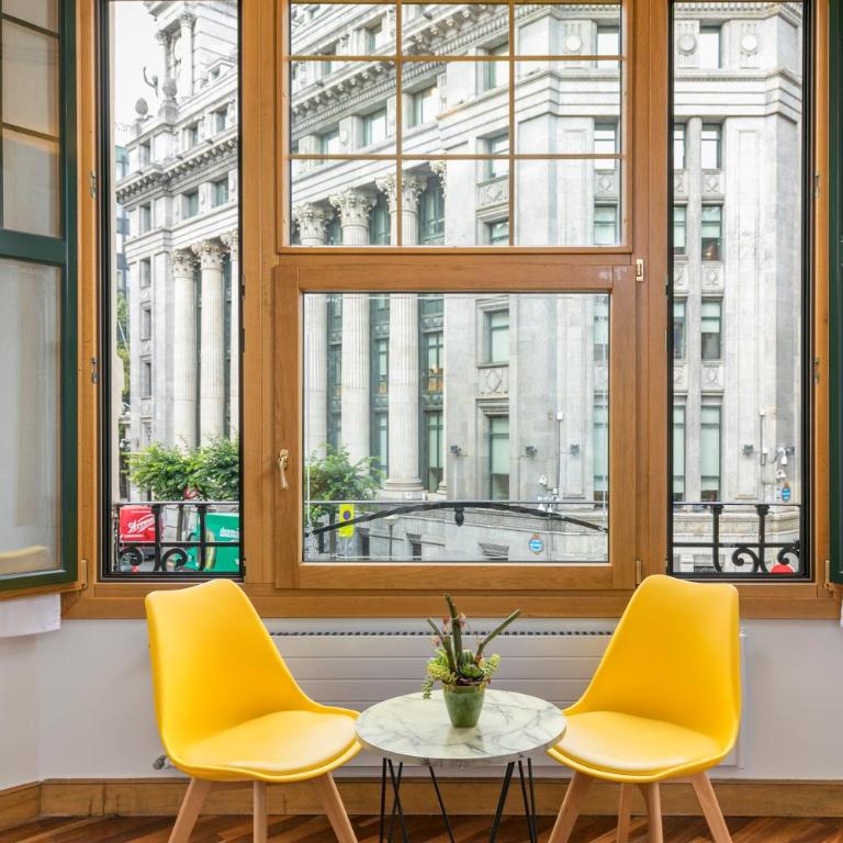 Gran Via 3 by Forever Rentals - Three-Bedroom Apartment - 33