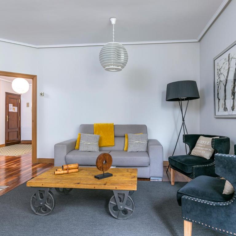 Gran Via 3 by Forever Rentals - Three-Bedroom Apartment - 32