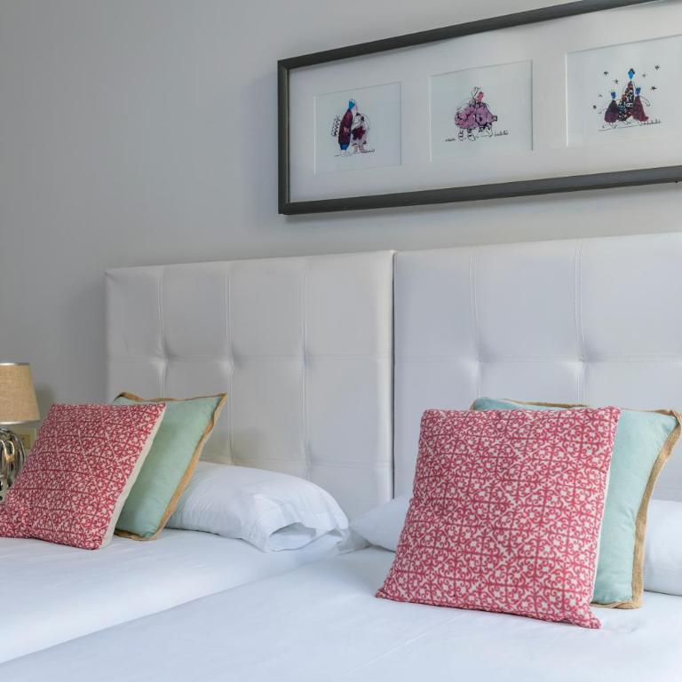Gran Via 3 by Forever Rentals - Three-Bedroom Apartment - 25
