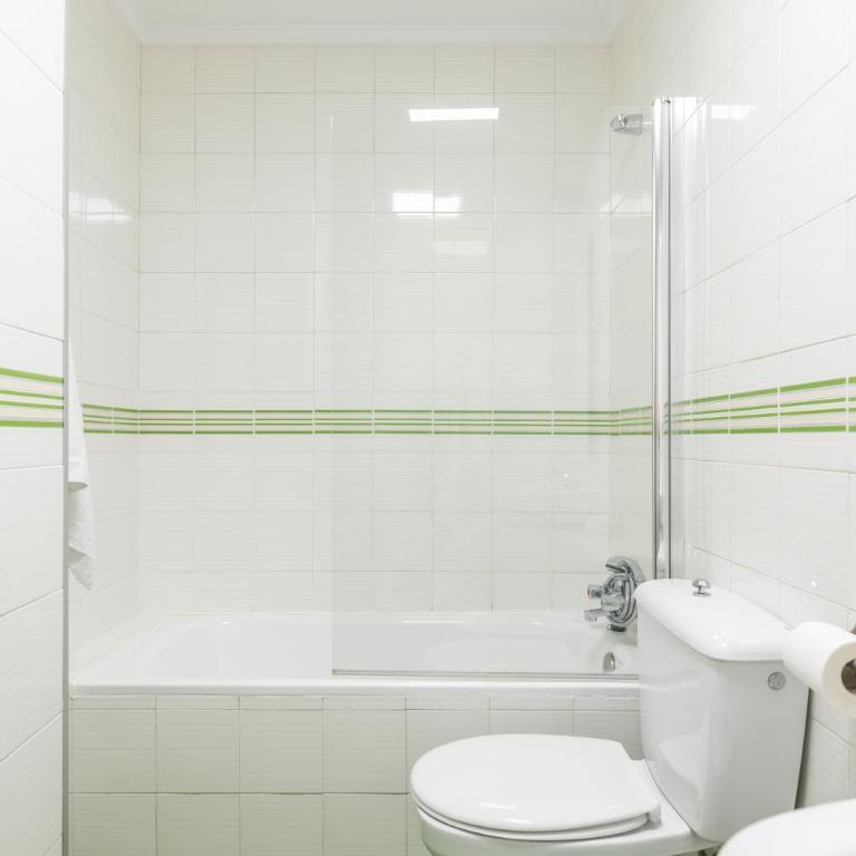 Gran Via 3 by Forever Rentals - Three-Bedroom Apartment - 6