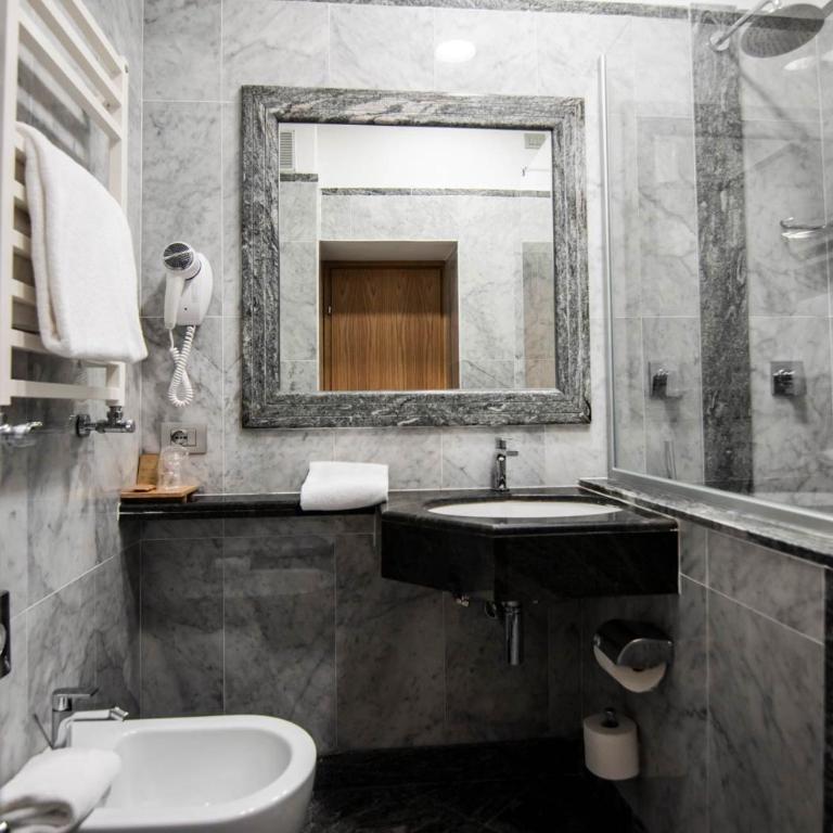 Hotel Giolli Nazionale - Camera Standard Matrimoniale/Doppia con Letti Singoli - 24