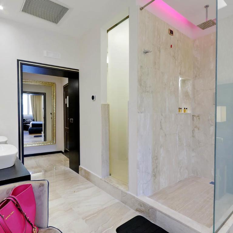 Spanish Diamond Luxury Suites & Jacuzzi - Suite Superior con Doccia - 13