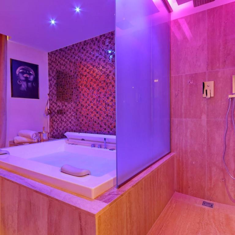 Spanish Diamond Luxury Suites & Jacuzzi - Suite Deluxe con Vasca Idromassaggio - 17