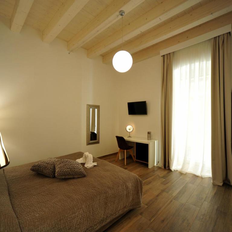 B&B Palazzo San Michele - Camera Superior Matrimoniale/Doppia con Letti Singoli con Vista Città - 6