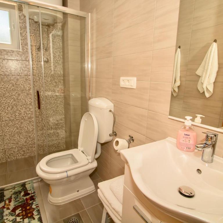 Bonita Apartments - Three-Bedroom Apartment - 16