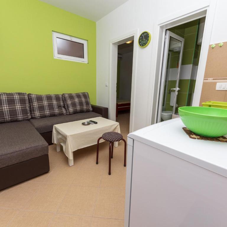 Apartments Sergej - Apartman s 1 Spavaćom Sobom i Popločanim Dvorištem - 2