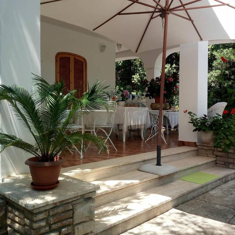 B&B Il Villino Torre Dell'Orso - Camera Matrimoniale con Balcone - 9