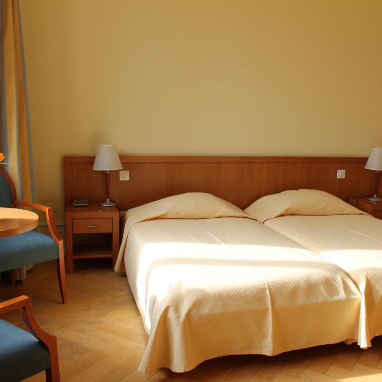 Hotel Le Cénacle - Chambre Lits Jumeaux avec Salle de Bains Privative - Vue sur Parc - 1