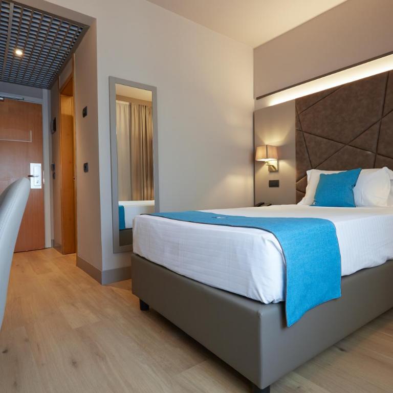 DC HOTEL INTERNATIONAL - Camera Singola con Letto Matrimoniale alla Francese - 3