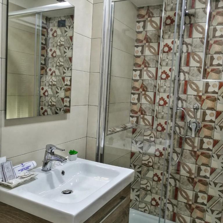 Pompei Domus Michaeli Bed & Breakfast - Camera Quadrupla con Balcone - 9