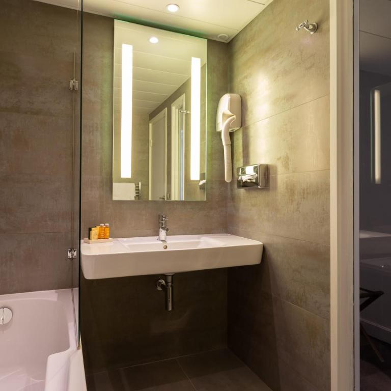 Logis Hôtel 15 Montparnasse - Habitación Triple con bañera - 10