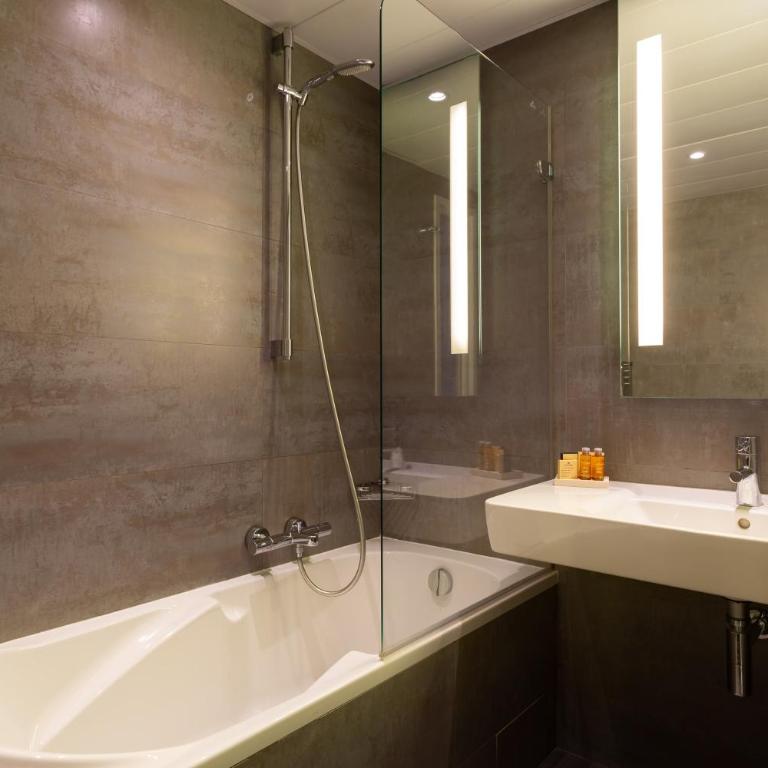 Logis Hôtel 15 Montparnasse - Habitación Triple con bañera - 11