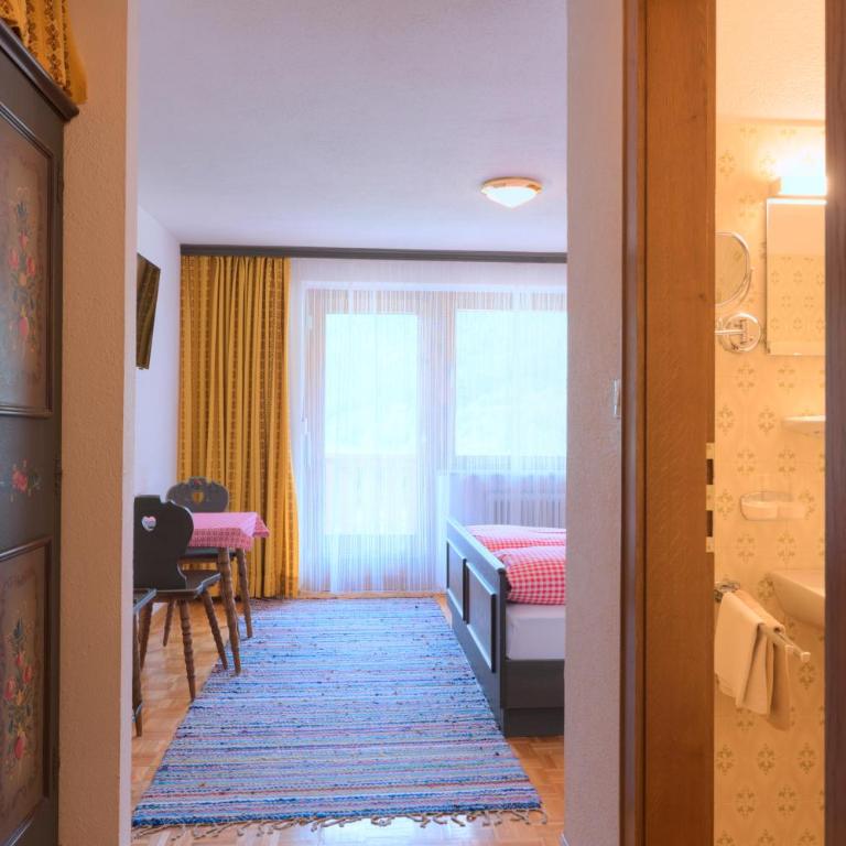 Pension Angelika - Doppelzimmer mit Balkon - 4