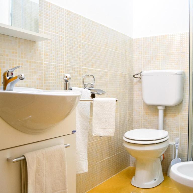 Cheapincenter - Camera Matrimoniale con Bagno Privato Esterno - 2