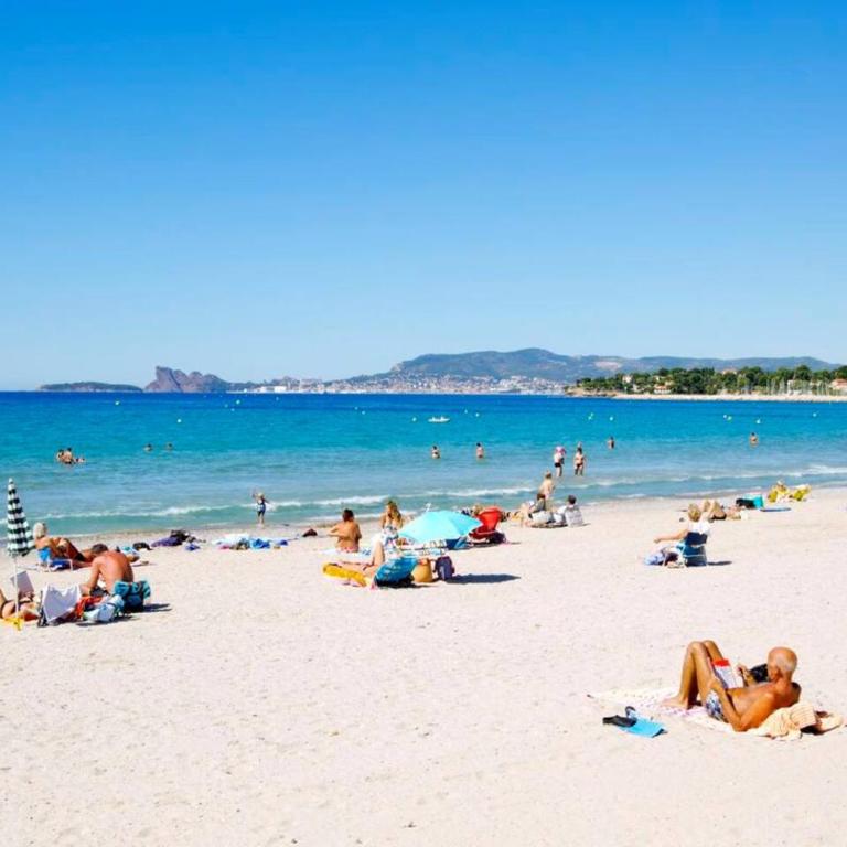 Mas Provençal climatisé à 10min à pied de la plage - Maison 3 Chambres - 11