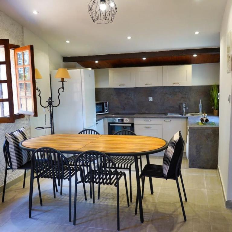 Mas Provençal climatisé à 10min à pied de la plage - Maison 3 Chambres - 4