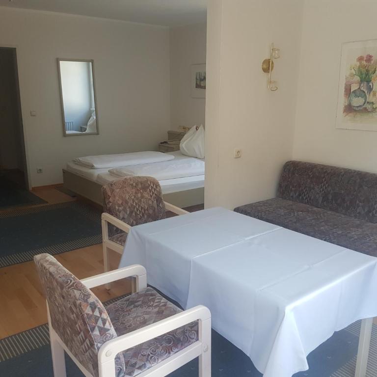 Comfort Rooms Bruckner - Comfort Dreibettzimmer mit Dusche - 6