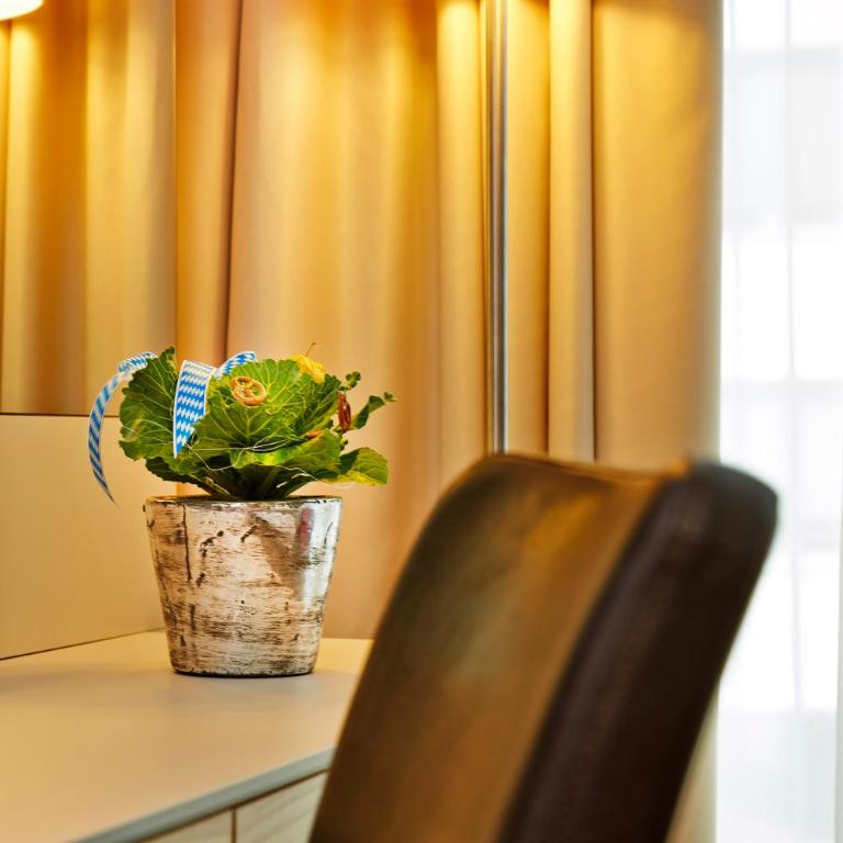 H4 Hotel München Messe - Comfort Doppel-/Zweibettzimmer - 7