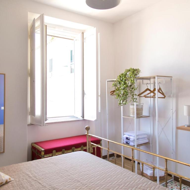 A Casa di Nina Guest House - Family Room with Private Bathroom - 7
