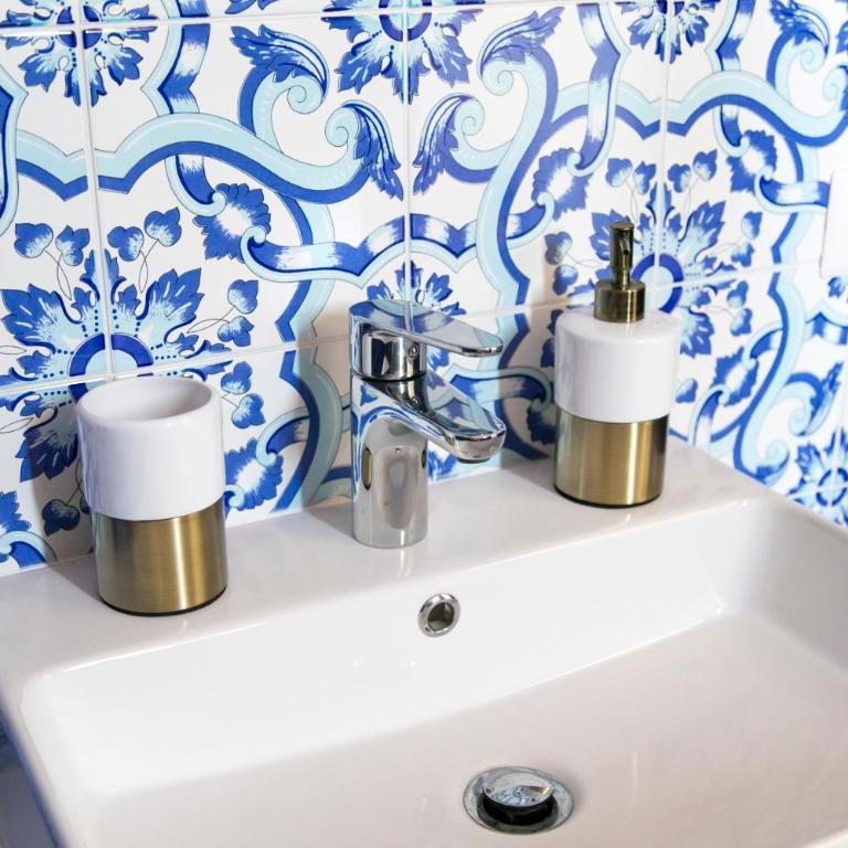 A Casa di Nina Guest House - Family Room with Private Bathroom - 10