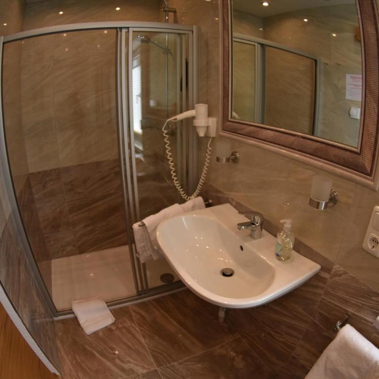 Seebär Velden - Doppelzimmer mit Balkon - 4