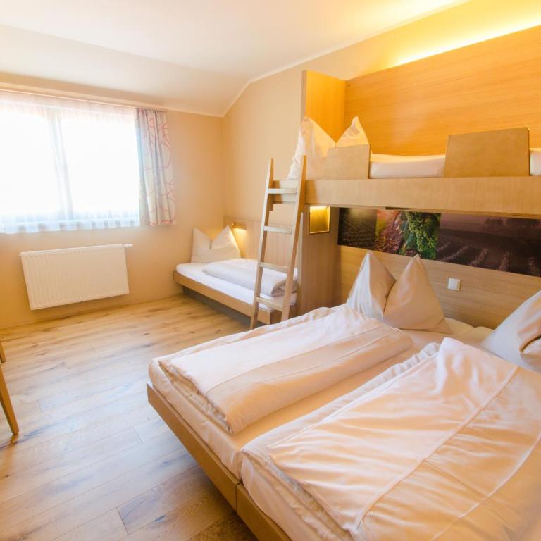 JUFA Hotel Donnersbachwald - Vierbettzimmer - 1
