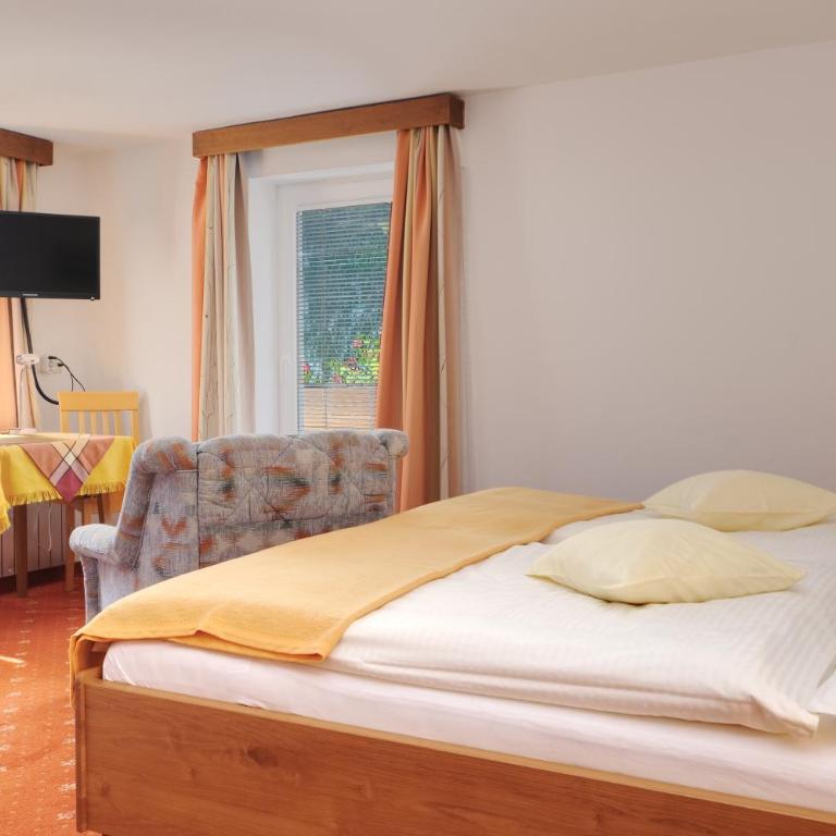 Landhaus Hinteregger - Doppelzimmer mit Balkon - 3