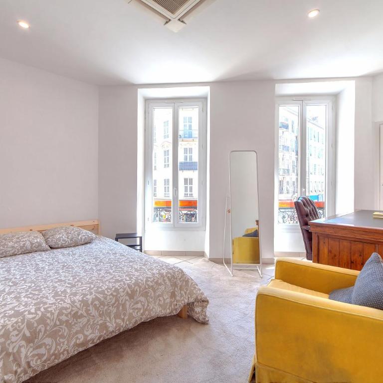 Lovely large familial apartment in central Nice, ten minutes walk to the beach! - Appartement 3 Chambres - 6