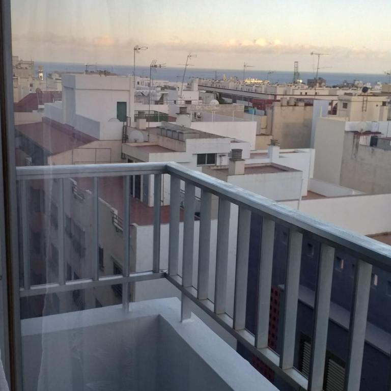 ATICO CON TERRAZA, VISTAS AL MAR Y CIUDAD - Apartamento de 2 dormitorios - 1